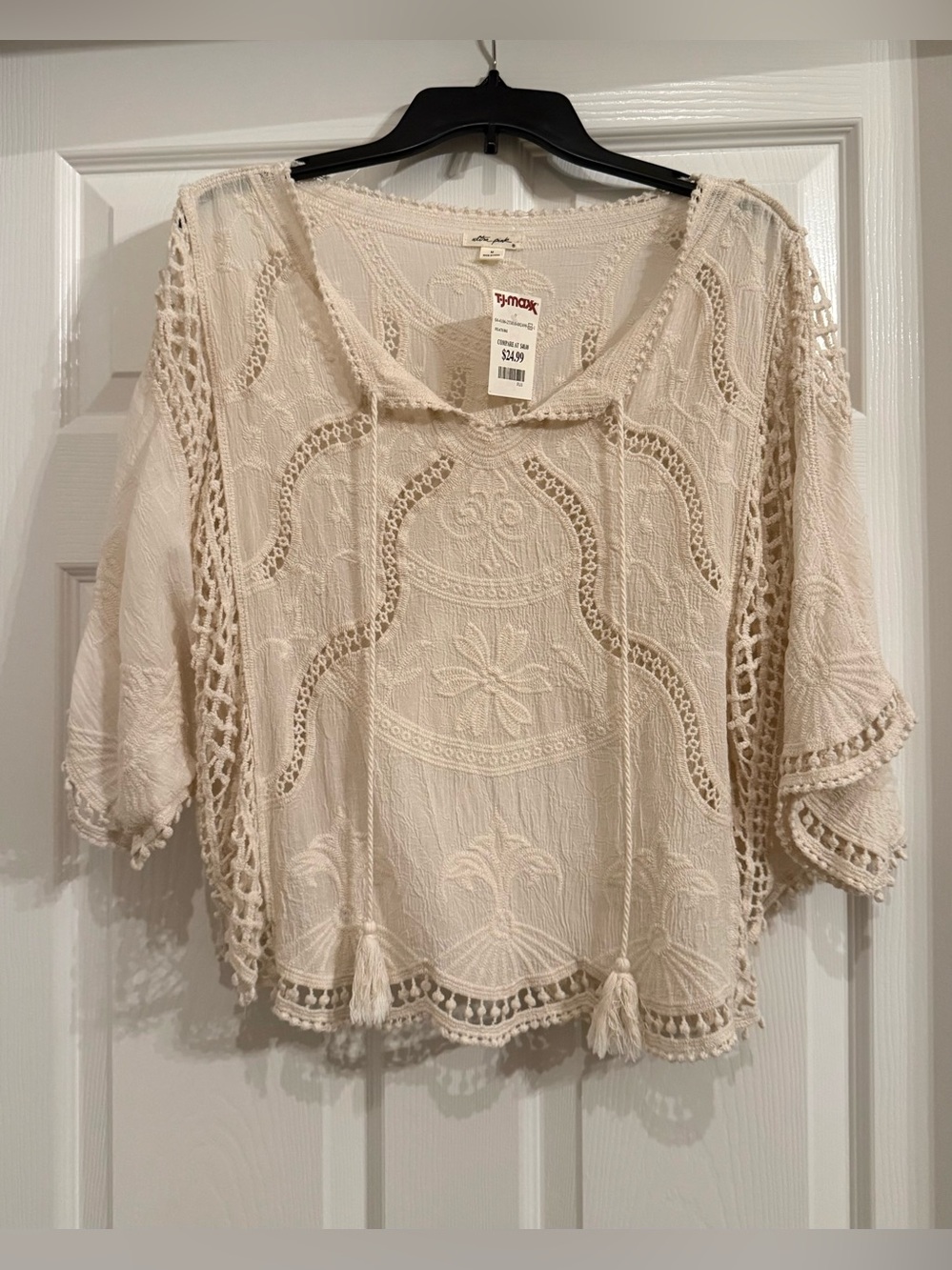 Women’s Ultra Pink Brand Boho top. Cream. Size medium. New with tags.